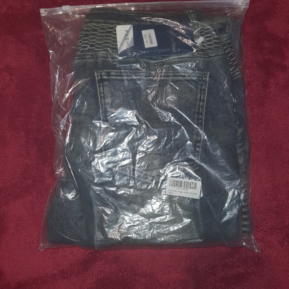 New in Package Men’s Vintage Skinny Moto Jeans - Picture 2 of 2